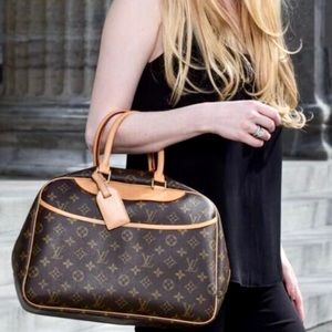 ✨👛LOUIS VUITTON✨👛 Monogram Deauville Tote Bag